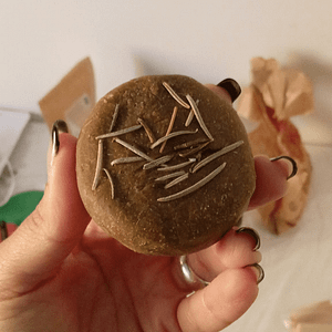 Talleres de Cosmética natural y plantas medicinales para grupos y celebraciones en barcelona 10 champu solido elaborado con plantas medicinales por una alumna en el taller de naturmentallers